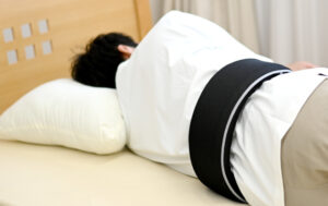 高さ調節して腰にフィットする "リカバリーデザイン腰まくら"